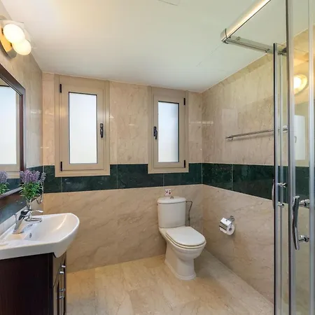Harmonia Beachfront Villa *